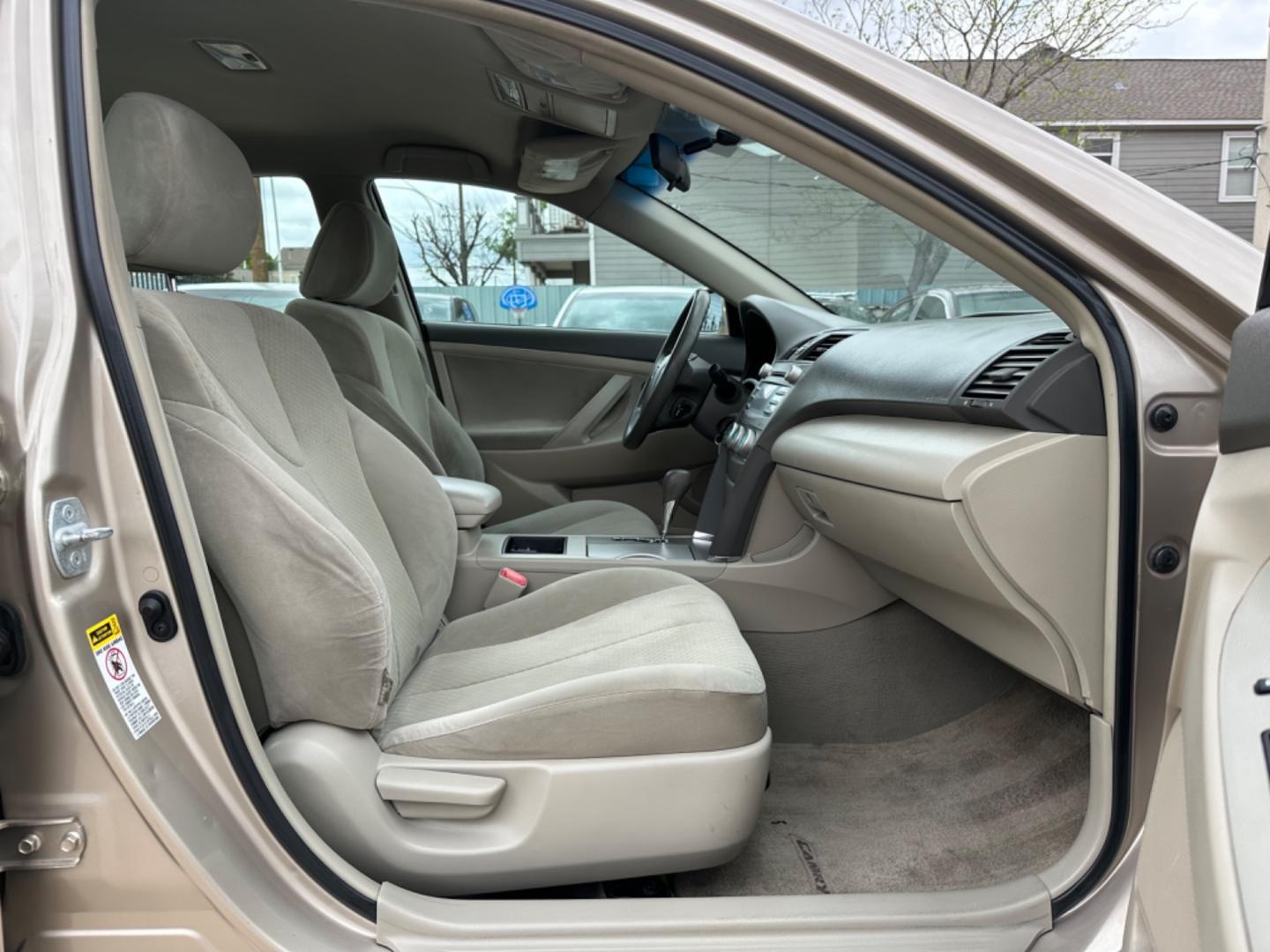 2007 Beige /Beige Toyota Camry LE (4T1BE46K47U) with an 2.4 engine, Automatic transmission, located at 1501 West 15th St., Houston, 77008, (713) 869-2925, 29.797941, -95.411789 - Photo#4